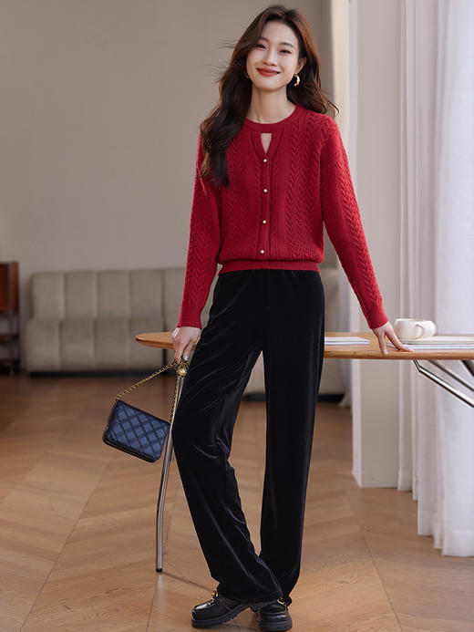 【年终特卖】熙世界软糯红色绞花毛衣秋冬设计感镂空圆领针织衫 商品图7