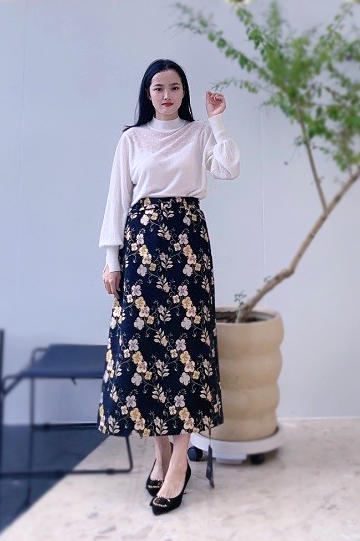 铅白色、漆黑色半透明领口设计羊毛针织衫LZ3E41 商品图3