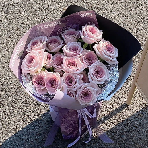 暮光之心--19朵喷色玫瑰花束 商品图2