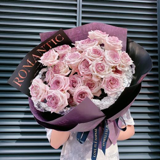 暮光之心--19朵喷色玫瑰花束 商品图0