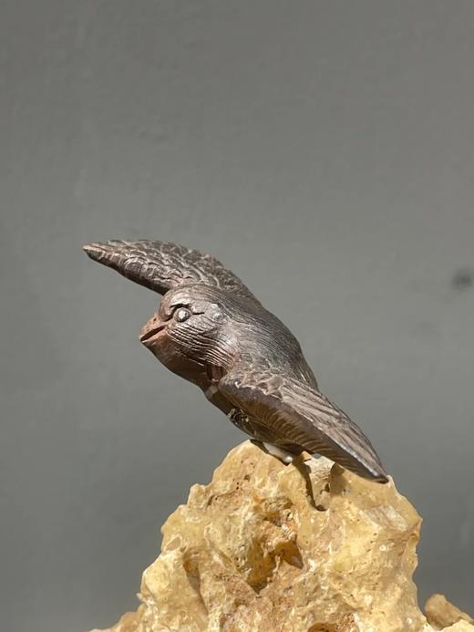 柏木雕翱翔老鹰把玩件，顺丰包邮 商品图0