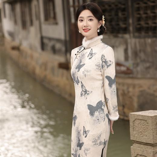 TX-399冬季新款加毛加厚圆襟长款改良旗袍水墨蝴蝶图案气质修身旗袍 商品图1