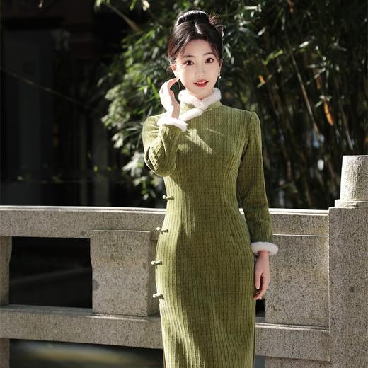 2023冬季新款加绒加厚毛领长款侧八扣中国复古风修身旗袍SJT-409 商品图2