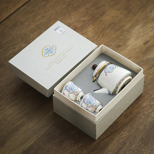 刘铭志大师羊脂玉银掐丝珐琅彩提梁壶一壶两杯 商品图0