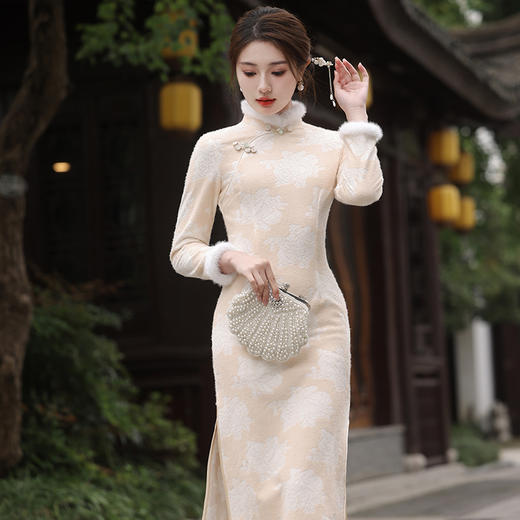 秋冬新款2023气质杏色提花仿水貂复合超柔中长款清新旗袍MLS6831 商品图2