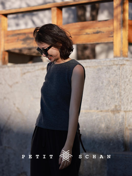 PETIT SCHAN小闪 CLO#408 Time flies 似水年华 秋冬绵羊毛山羊绒混纺大V领套头衫/圆领无袖 商品图6