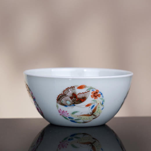 青花五彩团蝶卧足杯 商品图2