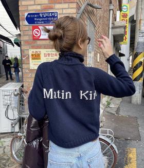 点此购买 Matin Kim秋冬款后背LOGO字母高领拉链女士针织开衫外套毛衣 LL 277440