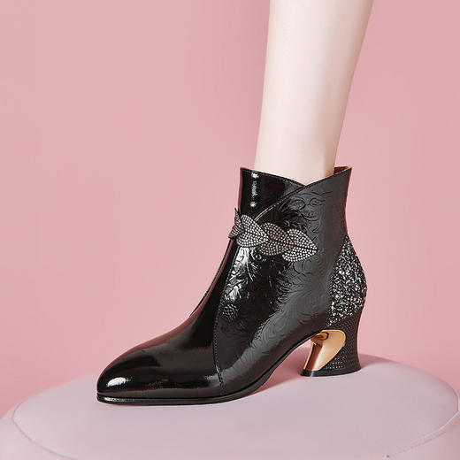 秋冬季新款尖头粗高跟鞋心形烫钻拼接时装短靴子SY-8030 商品图0