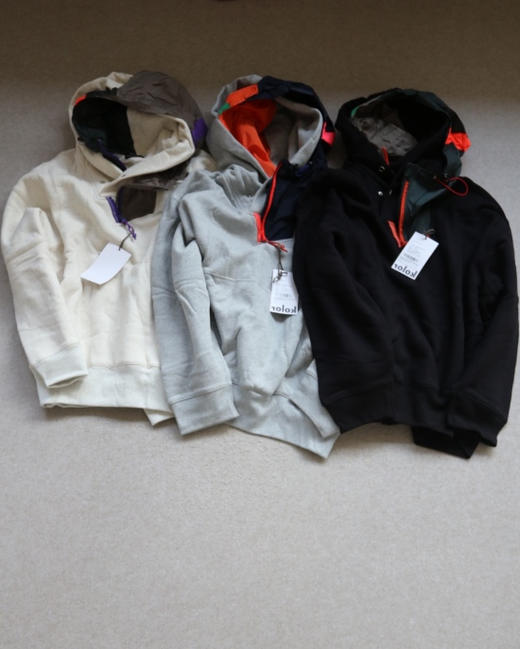 喜新厌旧 换装季 哈！情侣段 KoLoR 大廓 加绒款 不对称拼接 帽衫 3色入 商品图0