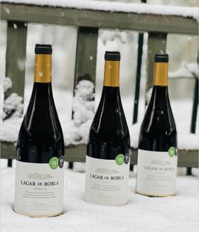 今天喝啥酒？给佳人们推荐这款超值西班牙精品拉加罗布拉干红；酒庄位于世界遗产生物保护区内，法桶和美桶熟化12个月，该酒款已经发展成为成熟的三级香气，中等的酒体带着细腻的丹宁詹姆斯萨克林和佩宁的双91分~