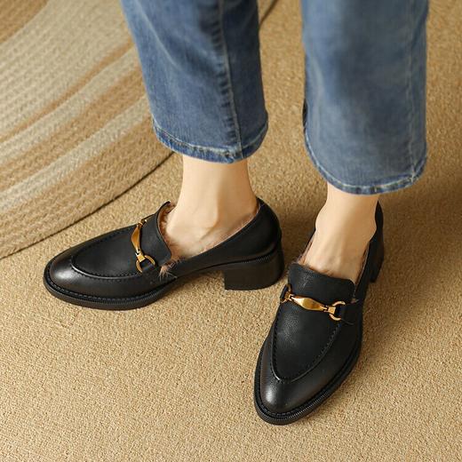 【预售5天】质感牛皮金属扣尖头乐福小皮鞋粗中跟深口单鞋女MBJR&670 商品图1