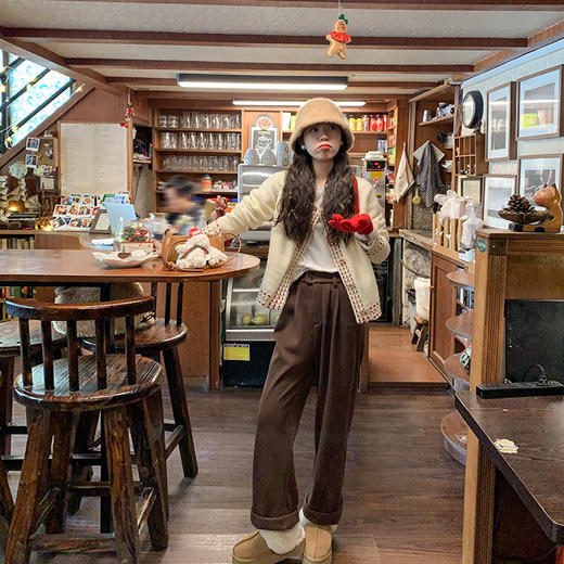 【189元任选2件】最后一波现货！翻领撞色系扣毛衣 商品图3