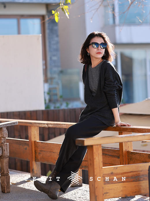 PETIT SCHAN小闪 CLO#408 Time flies 似水年华 秋冬绵羊毛山羊绒混纺大V领套头衫/圆领无袖 商品图4