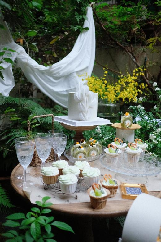 户外鲜花高级简约甜品台（适用于户外婚礼、森系商业活动） 商品图0