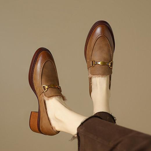 【预售5天】质感牛皮金属扣尖头乐福小皮鞋粗中跟深口单鞋女MBJR&670 商品图2