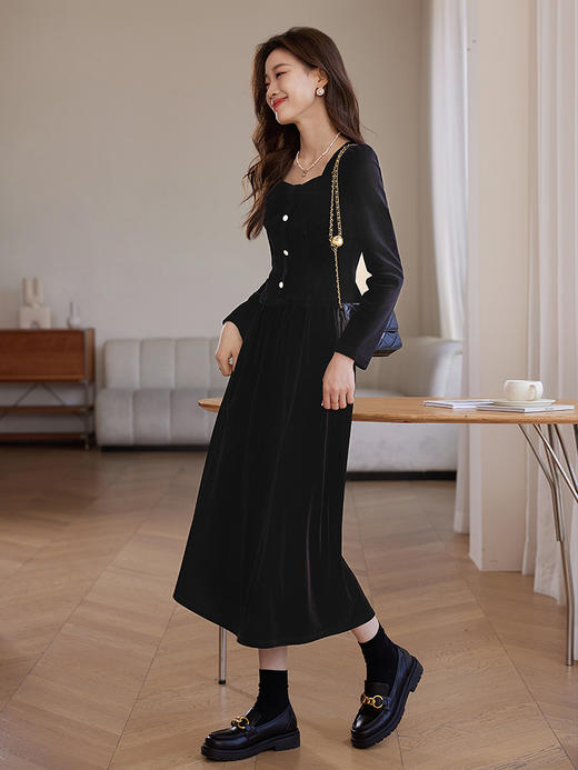 【专属特惠】熙世界跨年套装女秋冬黑色千金小香风灯芯绒半身裙连衣裙两件套装 商品图4