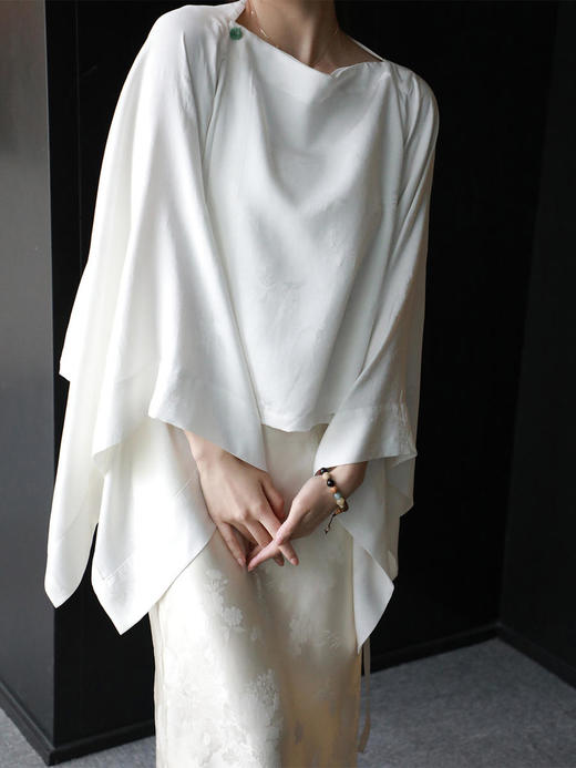 盛唐牡丹| 重缎正绢枇杷花方领上衣 商品图12