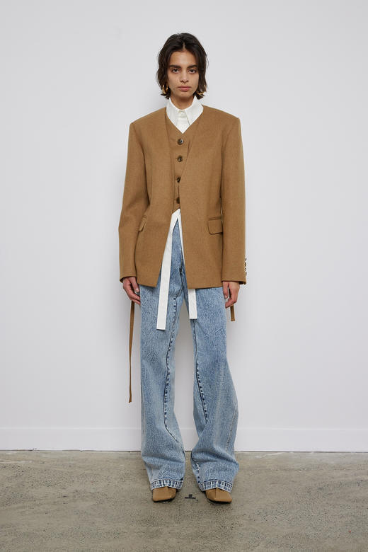 呢感假两件马甲西服 商品图1