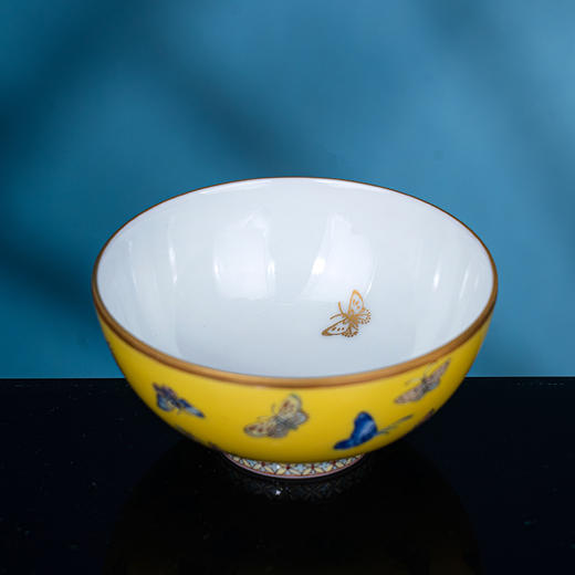 黄地古彩描金万蝶杯 商品图3