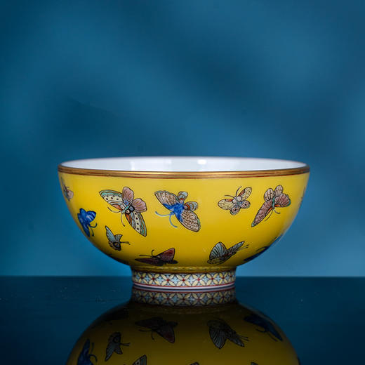 黄地古彩描金万蝶杯 商品图1