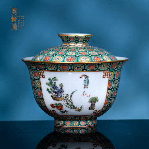 锦地古彩描金开窗博古纹盖碗 商品图0