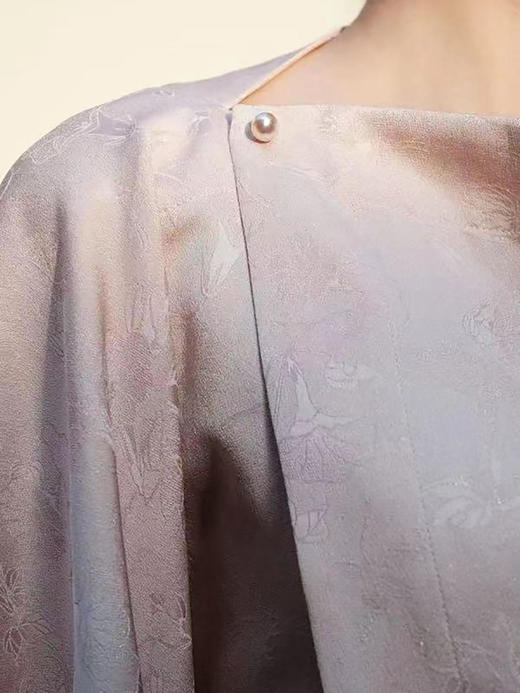 盛唐牡丹| 重缎正绢枇杷花方领上衣 商品图3