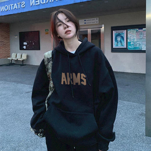 【现货】慵懒宽松，韩版连帽；小众设计，吸引眼球；即刻拥有。秋冬款上衣，让你尽显自然气质，散发迷人魅力。 商品图3