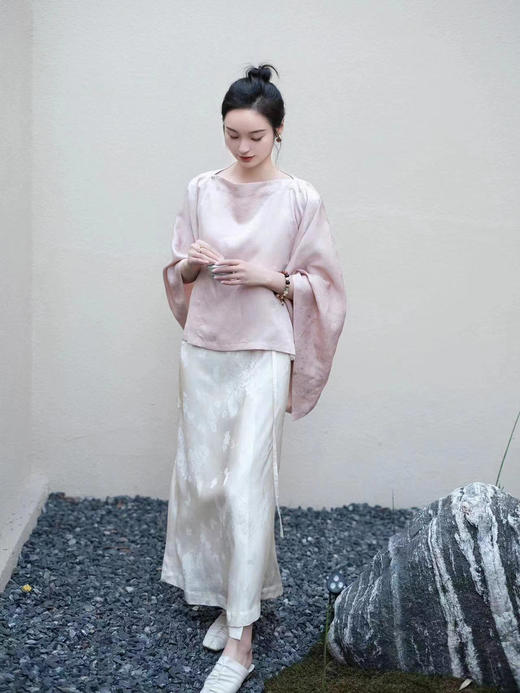 盛唐牡丹| 重缎正绢枇杷花方领上衣 商品图4