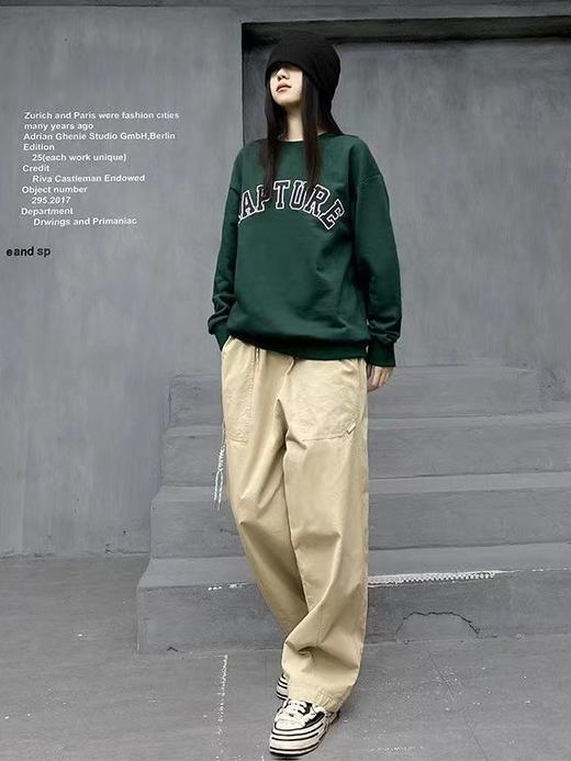 【个性十足；韩版小众】别样设计，情侣装味，引领潮流；字母外套，时尚范儿；男女同款，休闲情侣卫衣女ins 商品图1