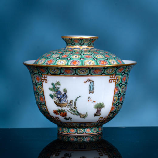 锦地古彩描金开窗博古纹盖碗 商品图1