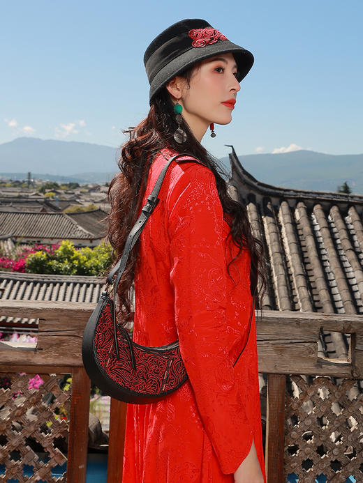 新月民族风挎包(全皮版）| 现货加急发 商品图1