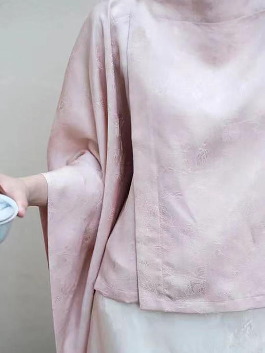 盛唐牡丹| 重缎正绢枇杷花方领上衣 商品图1