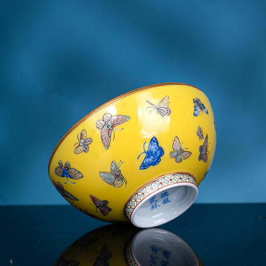 黄地古彩描金万蝶杯 商品图4