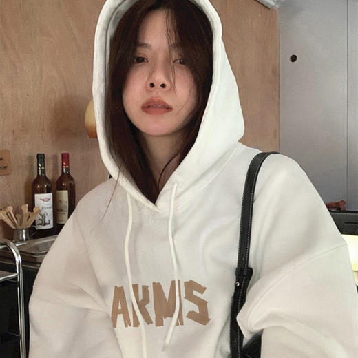 【现货】慵懒宽松，韩版连帽；小众设计，吸引眼球；即刻拥有。秋冬款上衣，让你尽显自然气质，散发迷人魅力。 商品图2