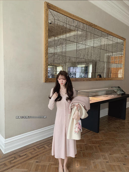 金蘑菇菇 about pearl 珍珠情话 / 100羊毛V领收腰针织内搭连衣裙 商品图0