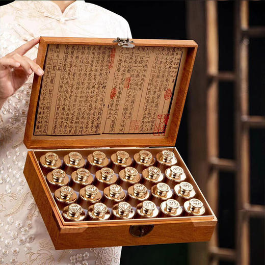 新年好物！【礼盒装！国潮茶礼】金骏眉茶叶礼盒装新茶正宗蜜香桐木关正山红茶小种小罐装茶叶，大份量送礼更有面。ry 商品图1