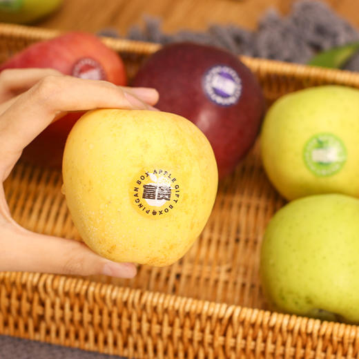 苹果礼盒 多品种苹果： 黑卡、青森、黄金维纳斯、瑞阳、红富士 三拼/四拼礼盒（云南昭通中通发货） 商品图3