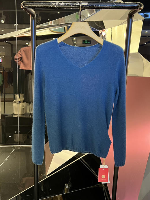 女士V领松织羊绒衫 商品图4