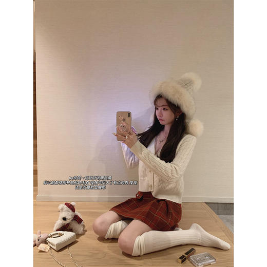 金蘑菇菇 bc慢节奏绞花套组 / V领绞花设计感毛衣开衫+半裙 商品图1