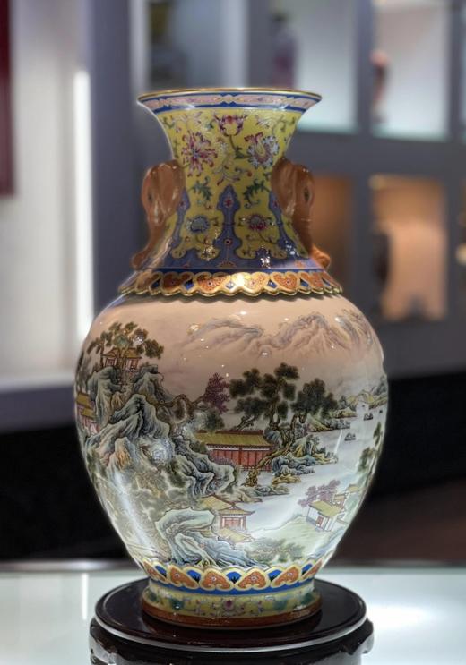 粉彩山水象耳瓶 商品图0