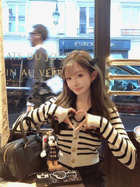 金蘑菇菇 元英妹妹系 新季微甜白兰地 / 乖甜减龄内搭毛衣+半裙