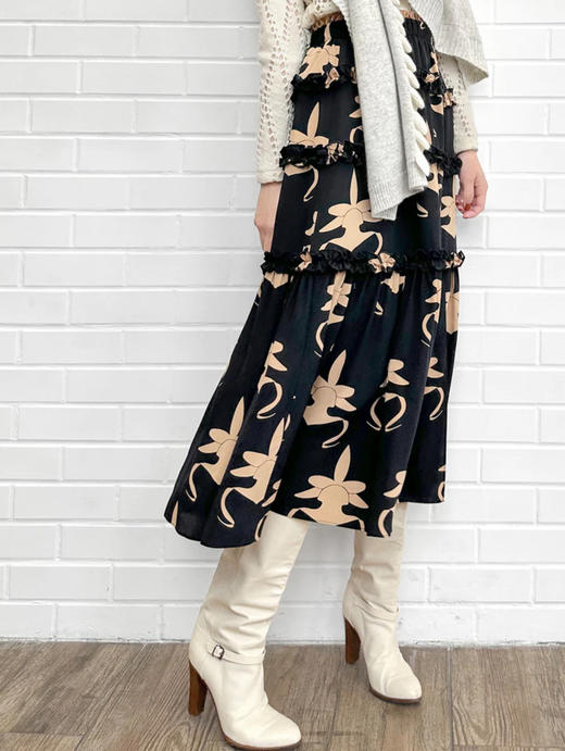 TYNVIE 撞色腰线斜开衩半裙- 黑印花 商品图4