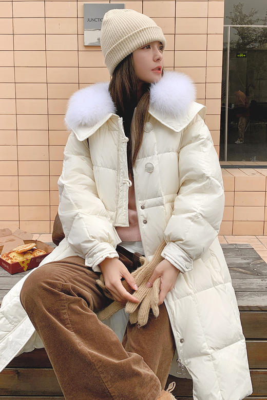 【蓬松柔软 锁住温暖】 高级感宽松毛领长款羽绒服 超大毛领  50%白鸭绒 抵御严寒 长款过膝加厚 商品图9