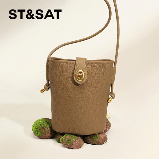 星期六软纹牛皮斜跨手提小桶包SS3121A136 商品图4