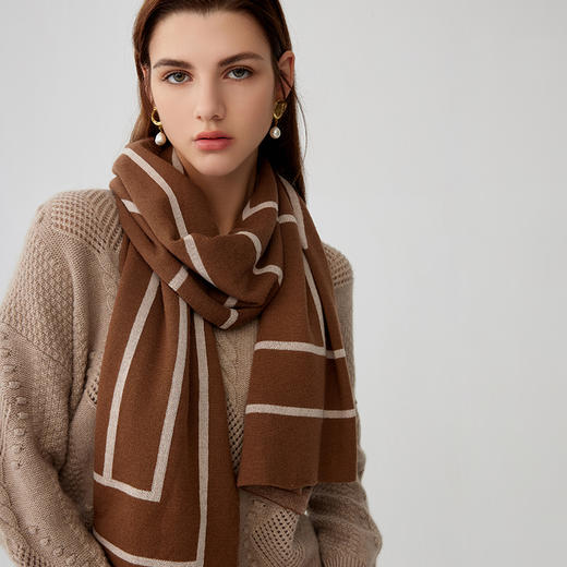 【纯羊毛披肩】23年秋冬女士新品100%绵羊毛围巾时尚百搭长方形保暖围巾 商品图0