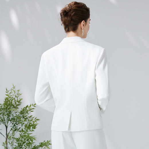 EITIE爱特爱气质白色经典利落干练通勤一粒扣西装外套24春季新款A2403305 商品图4