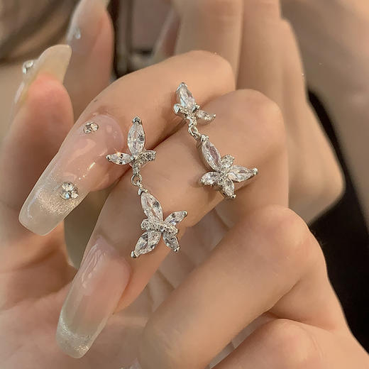 KADER卡蒂罗 花间蝴蝶耳钉 S925银双蝶飞舞梦幻灵动造型设计耳饰 可爱甜美优雅气质配饰闪耀 闺蜜同款女生款 礼盒 商品图0