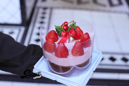 粉红小草莓蛋糕 商品图0