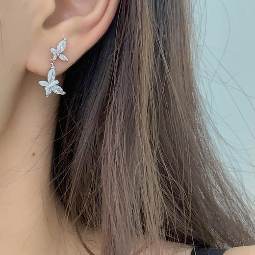 KADER卡蒂罗 花间蝴蝶耳钉 S925银双蝶飞舞梦幻灵动造型设计耳饰 可爱甜美优雅气质配饰闪耀 闺蜜同款女生款 礼盒 商品图1